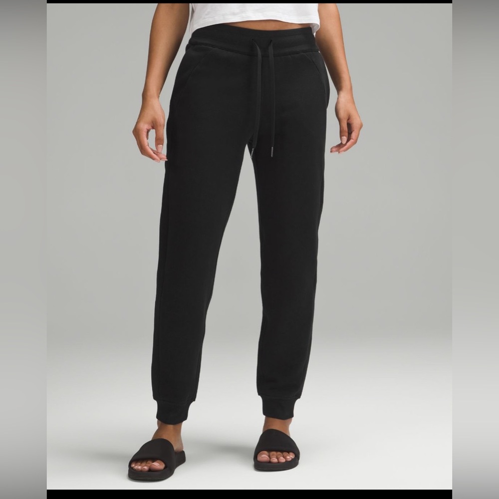 black lululemon scuba joggers